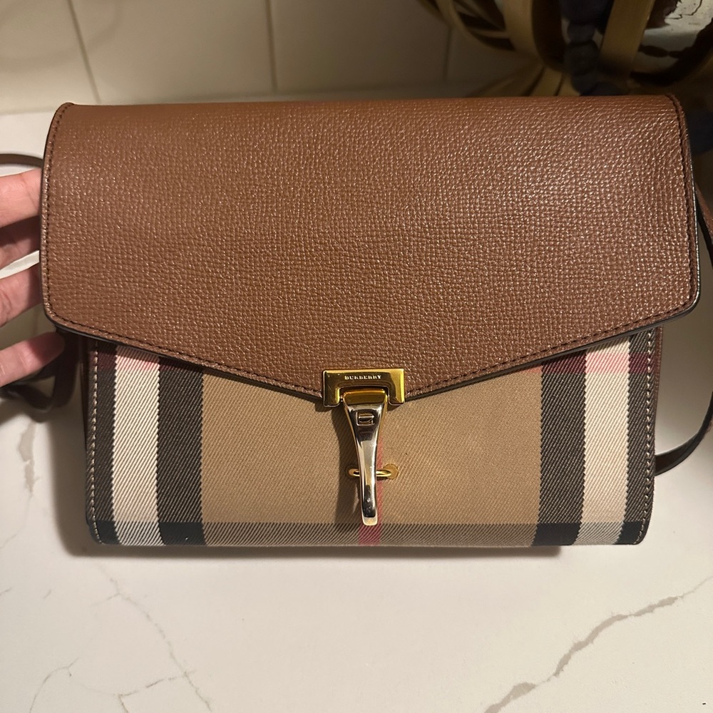 Pre loved Authentic Macken Derby leather crossbody Burberry bag